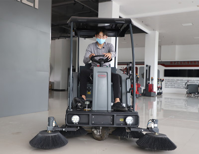 駕駛式掃地機 駕駛式掃地機