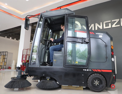 電動掃地機(jī)